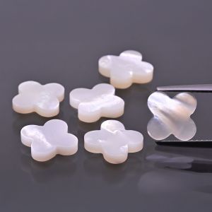 Trébol de concha blanca 10x10 MM