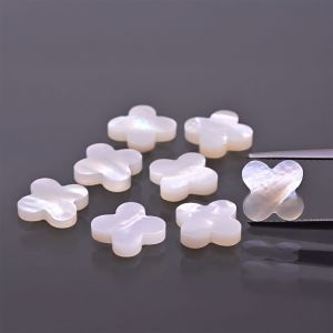 Trébol de concha blanca 8x8 MM