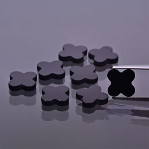 Trébol de ónix 8x8 MM