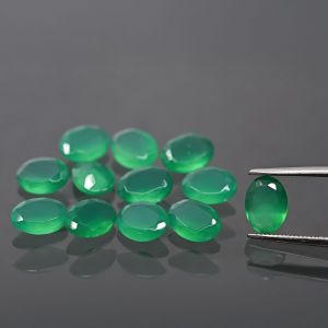 Piedra ovalada, corte cónico - Ágata verde 8x6 MM