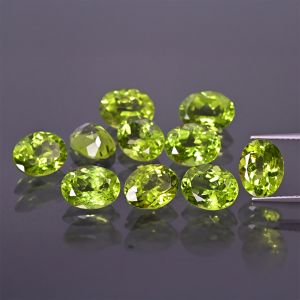 Piedra ovalada, talla cónica - Peridoto 8x6 MM